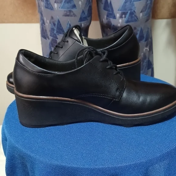 CLARK'S COLLECTION SERIES SIZE 10 IN A BEAUTIFUL BLACK ⚫️ LEATHER UPPERS - Picture 4 of 8